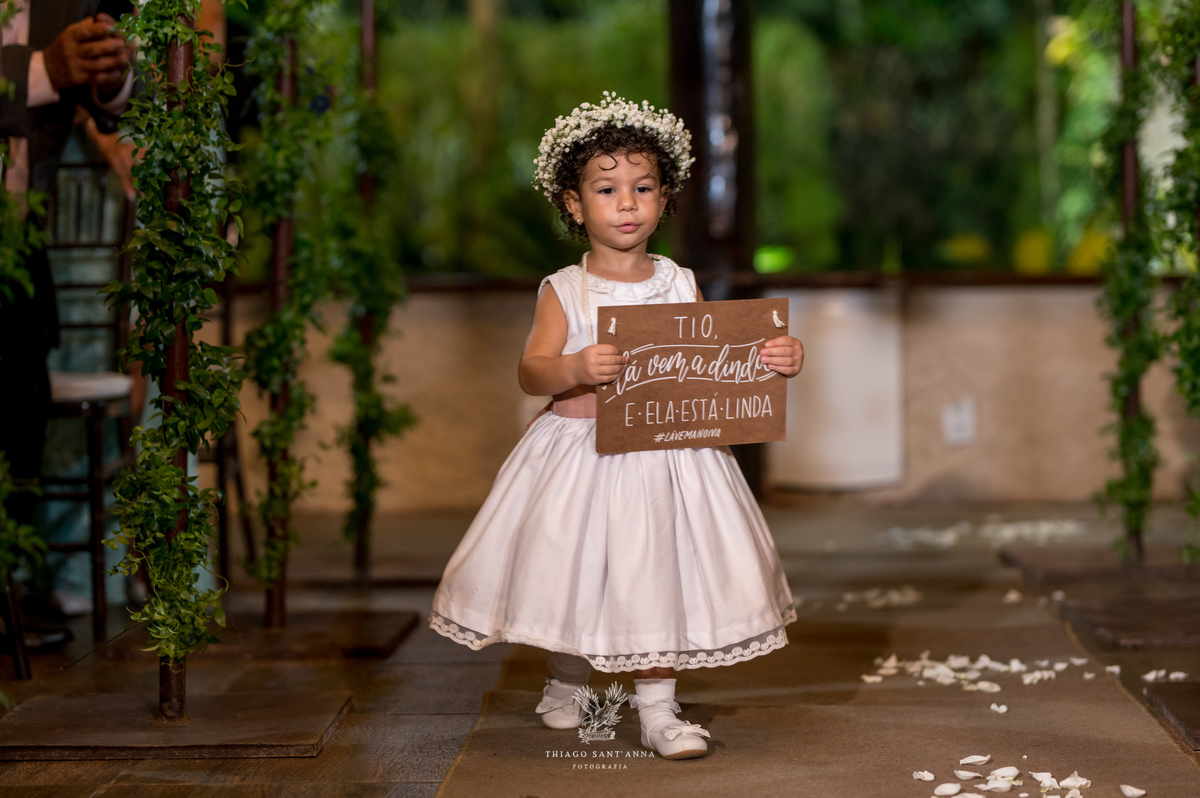 Dama de honra pétalas de rosa