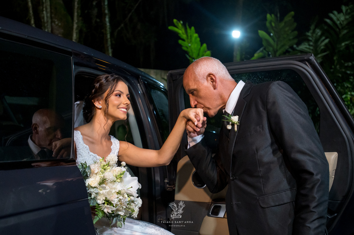 Chegada da noiva pai beijo na mão