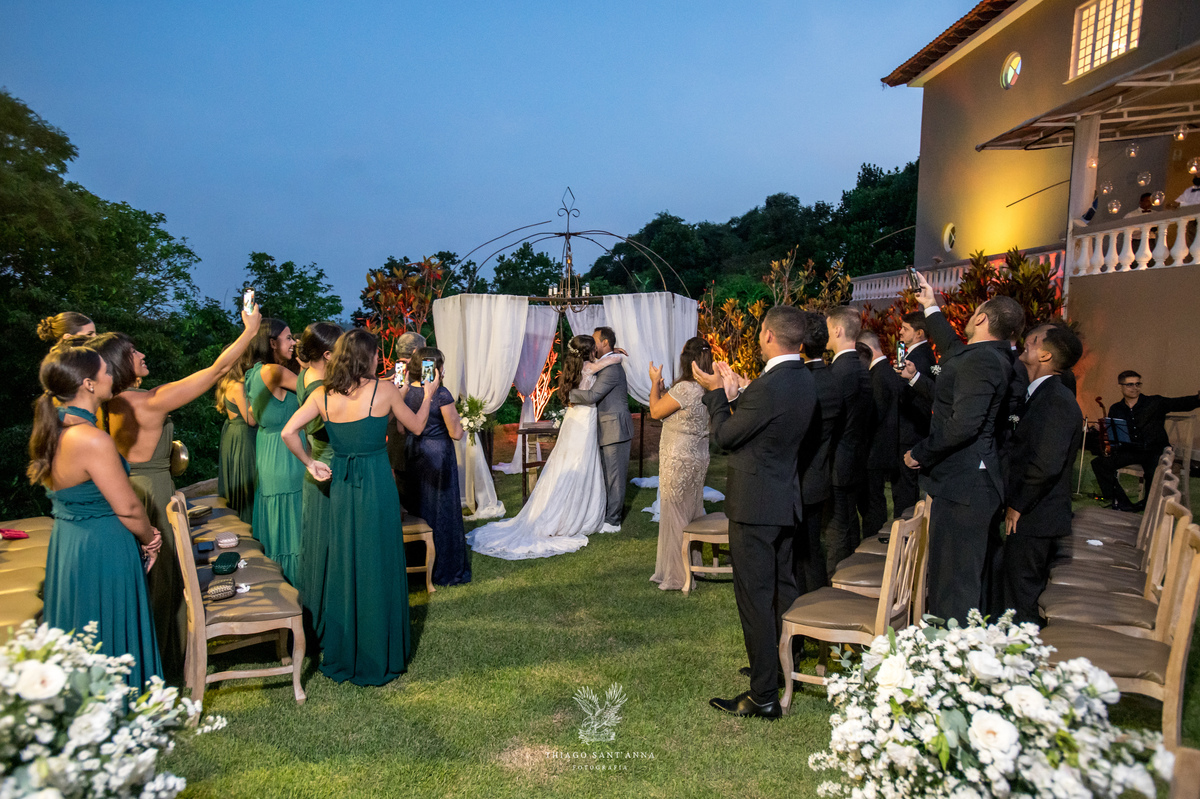 cerimônia noivos no altar