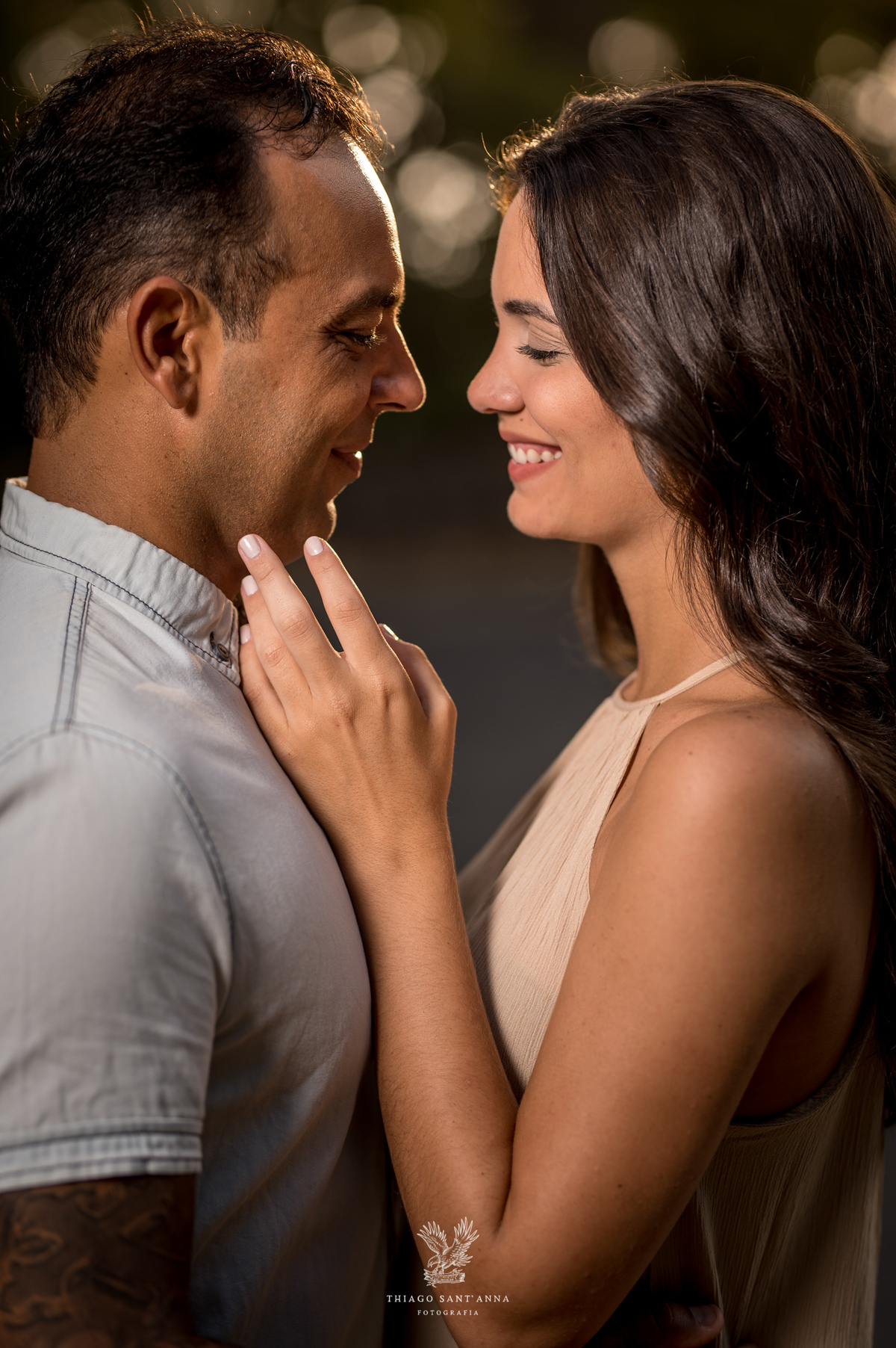 Ensaio casal ambiente externo paisagem praia nascer do sol