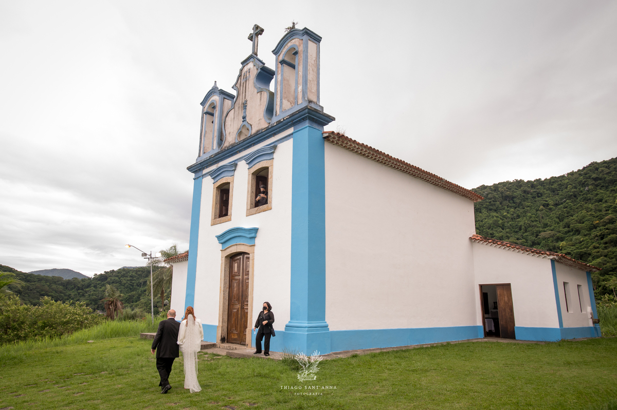 Entrada da noiva cerimônia religiosa capela