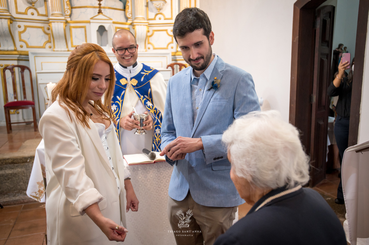 Troca das alianças no altar