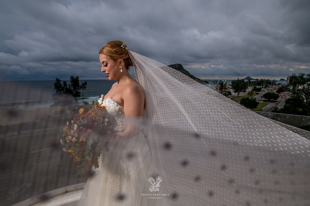 Making of noiva vestido véu paisagem praia