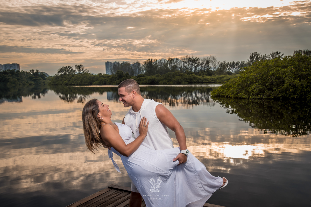 Ensaio pré wedding ambiente externo paisagem vegetal lago