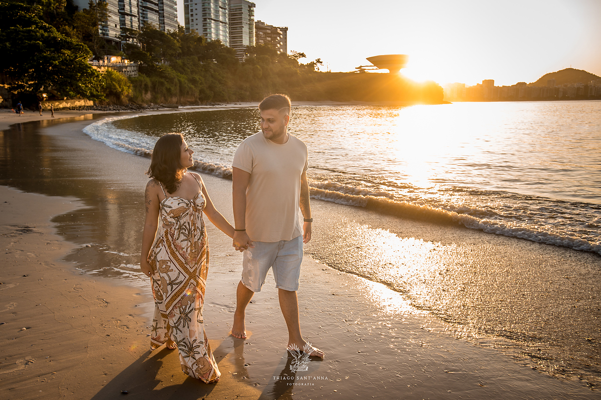 Ensaio pré wedding casal praia nascer do sol