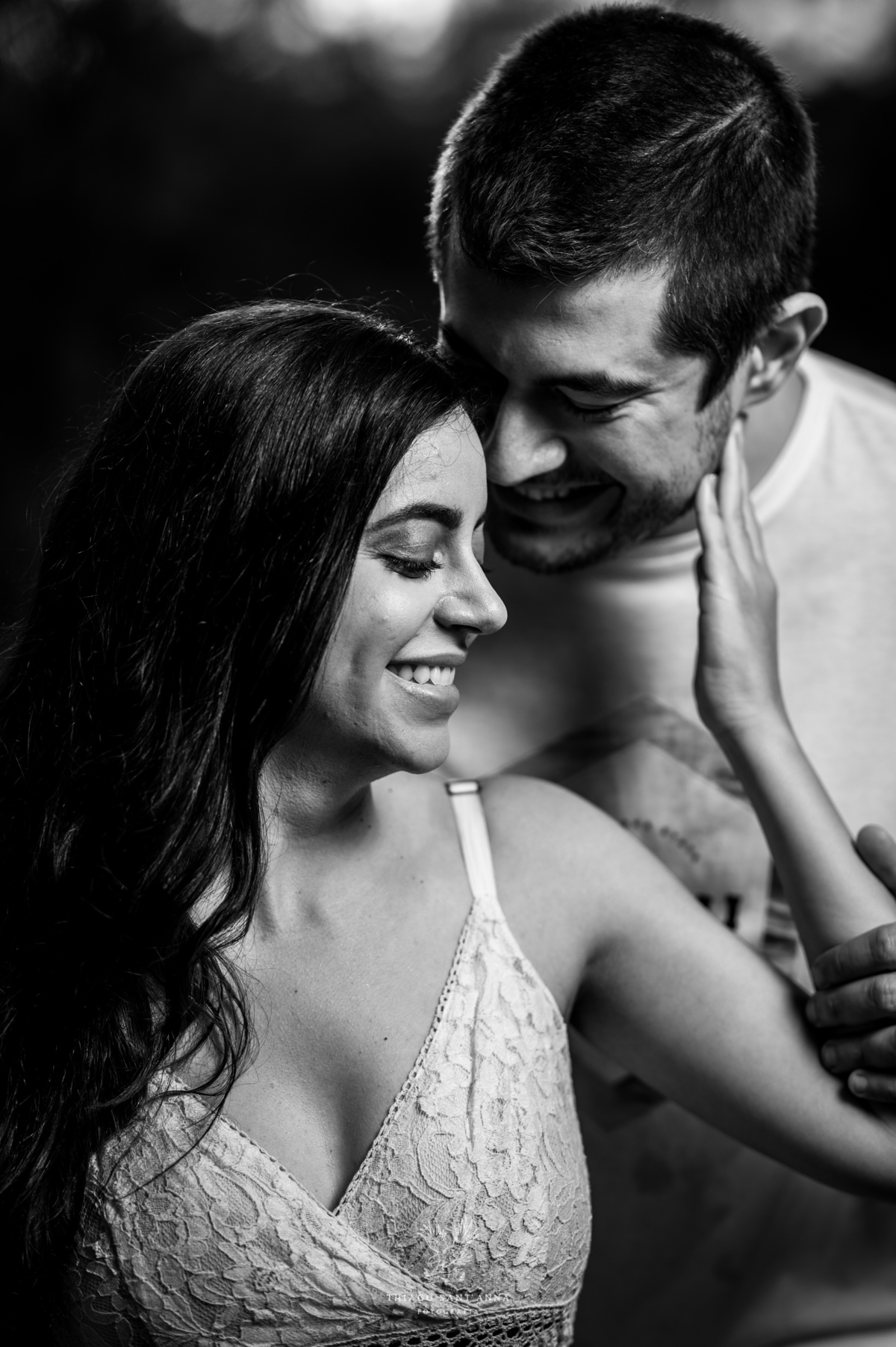 Ensaio externo casal lago por do sol ilha 3 rio de janeiro preto e branco