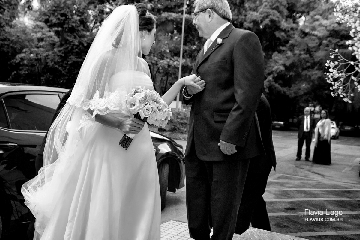 Fotografia de Casamento no Rio de Janeiro RJ Flavia Lago Flavius Cerimonia Igreja Noiva Altar noivos Buquê