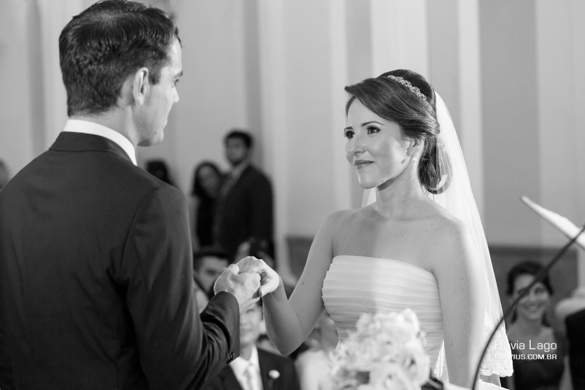 Fotografia de Casamento no Rio de Janeiro RJ Flavia Lago Flavius Cerimonia Igreja Noiva Altar noivos Buquê