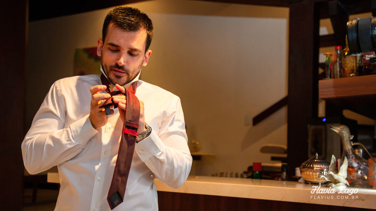 Fotografia de Casamento no Rio de Janeiro RJ Flavia Lago Flavius Making Of noivo se arrumando