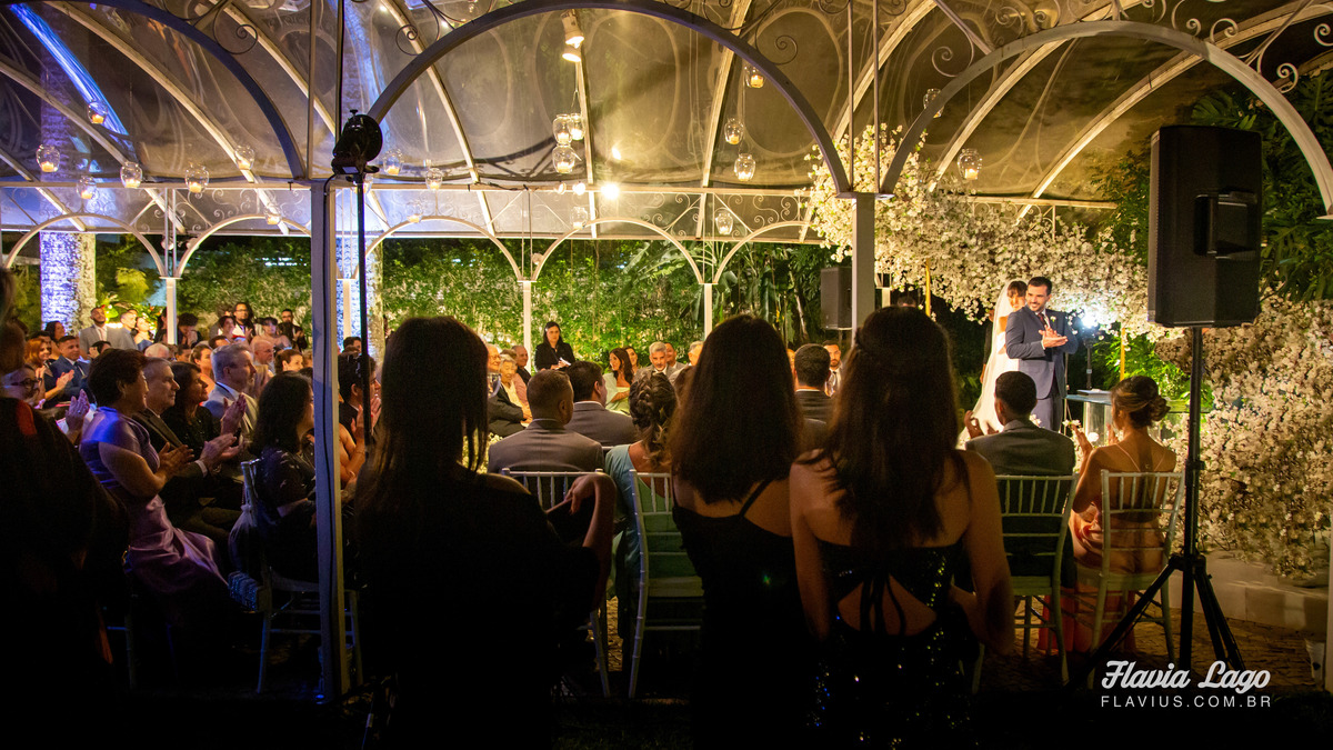 Fotografia de Casamento no Rio de Janeiro RJ Flavia Lago Flavius Lamartine cerimônia ar livre noivos