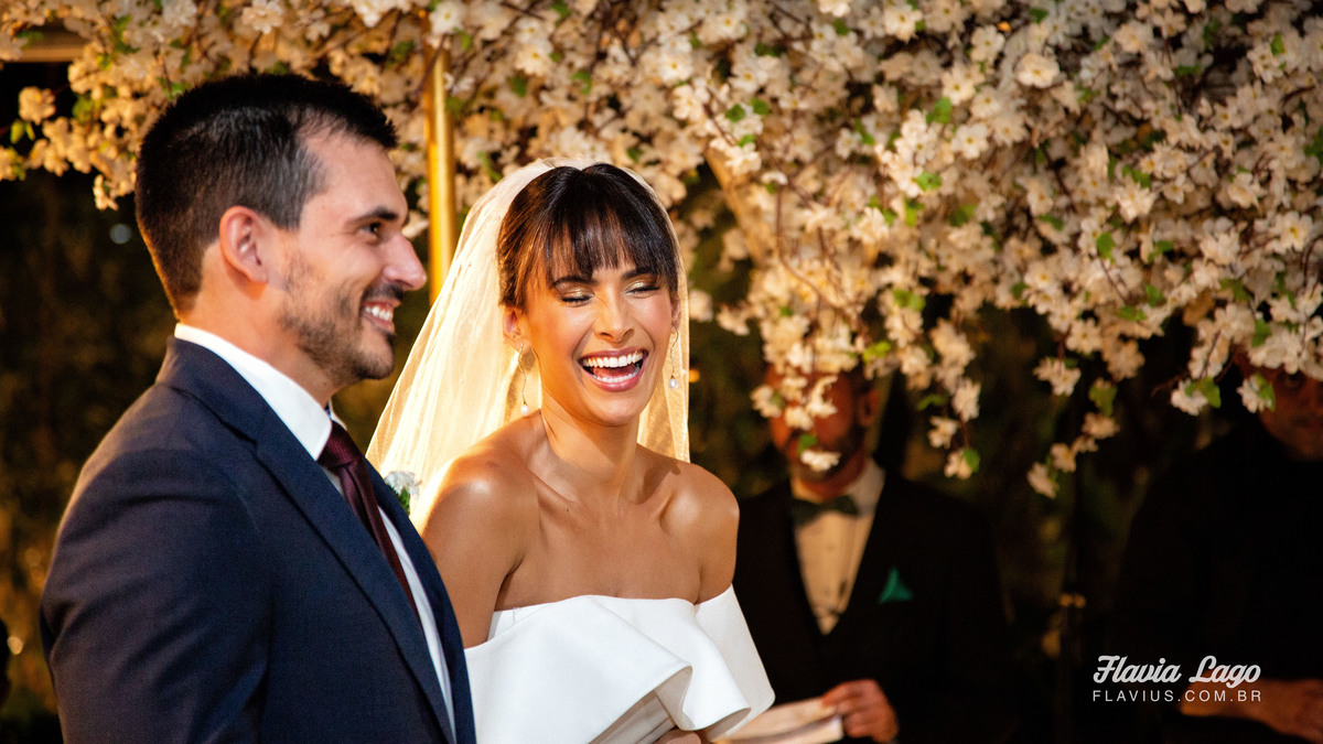 Fotografia de Casamento no Rio de Janeiro RJ Flavia Lago Flavius Lamartine cerimônia ar livre noivos