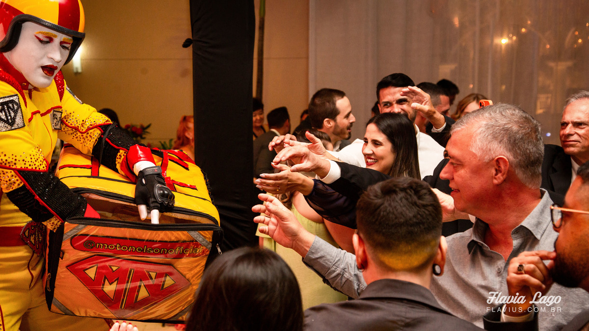 Fotografia de Casamento no Rio de Janeiro RJ Flavia Lago Flavius Lamartine festa pista de dança música alegria motonelson lanche
