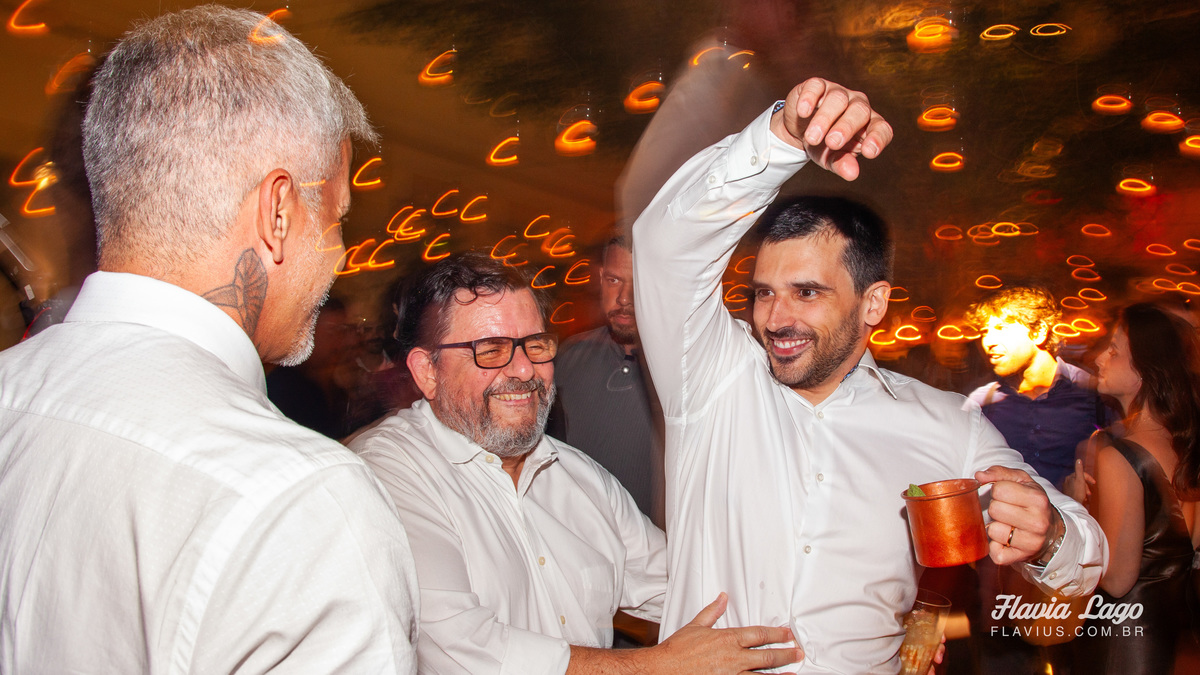 Fotografia de Casamento no Rio de Janeiro RJ Flavia Lago Flavius Lamartine festa pista de dança música alegria
