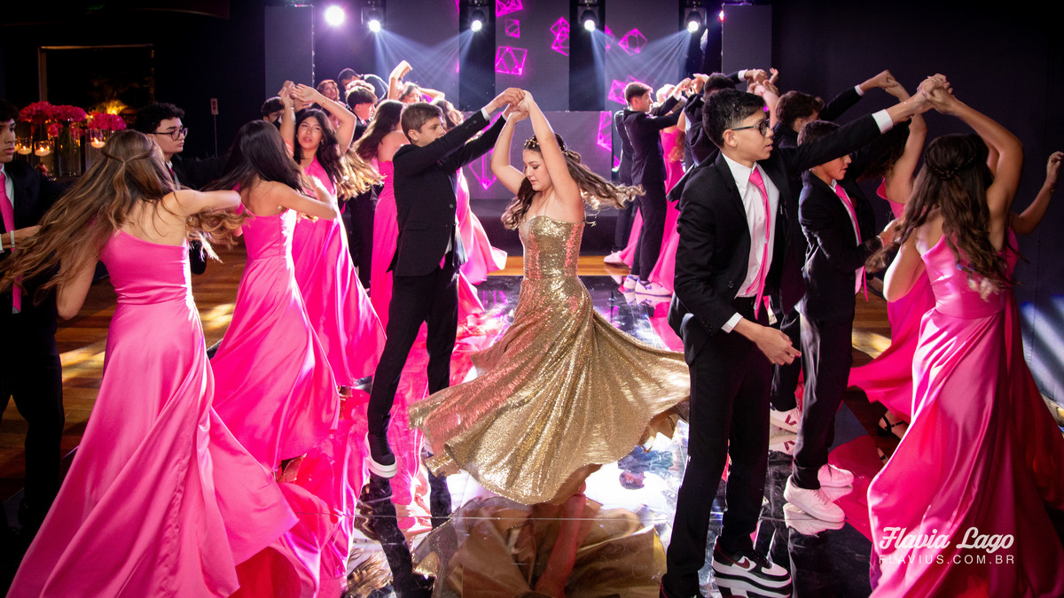 Fotografia de 15 anos no Rio de Janeiro RJ Flavia Lago Flavius XV Festa Spazio Itanhangá valsa dança amigos