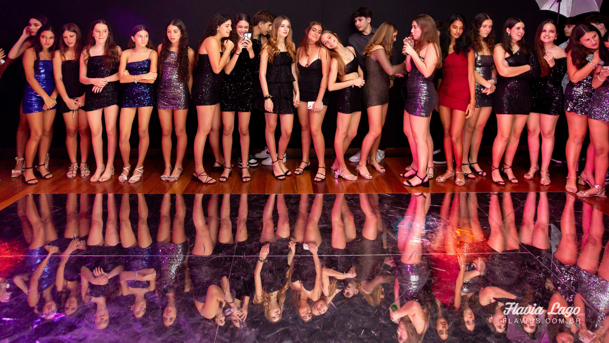 Fotografia de 15 anos no Rio de Janeiro RJ Flavia Lago Flavius XV Festa Spazio Itanhangá amigas pista de dança valsa