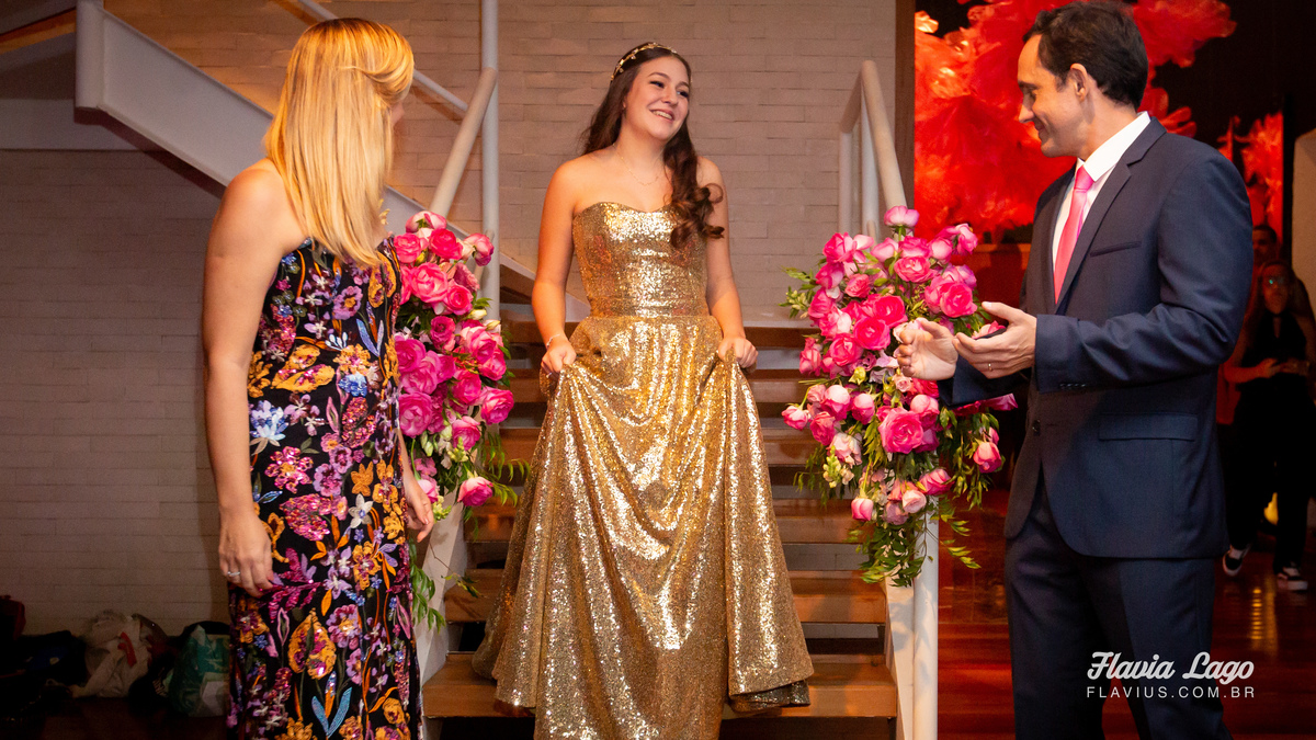 Fotografia de 15 anos no Rio de Janeiro RJ Flavia Lago Flavius XV Festa Spazio Itanhangá valsa pista de dança família pais dançando