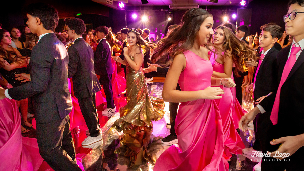 Fotografia de 15 anos no Rio de Janeiro RJ Flavia Lago Flavius XV Festa Spazio Itanhangá valsa pista de dança amigos dançando