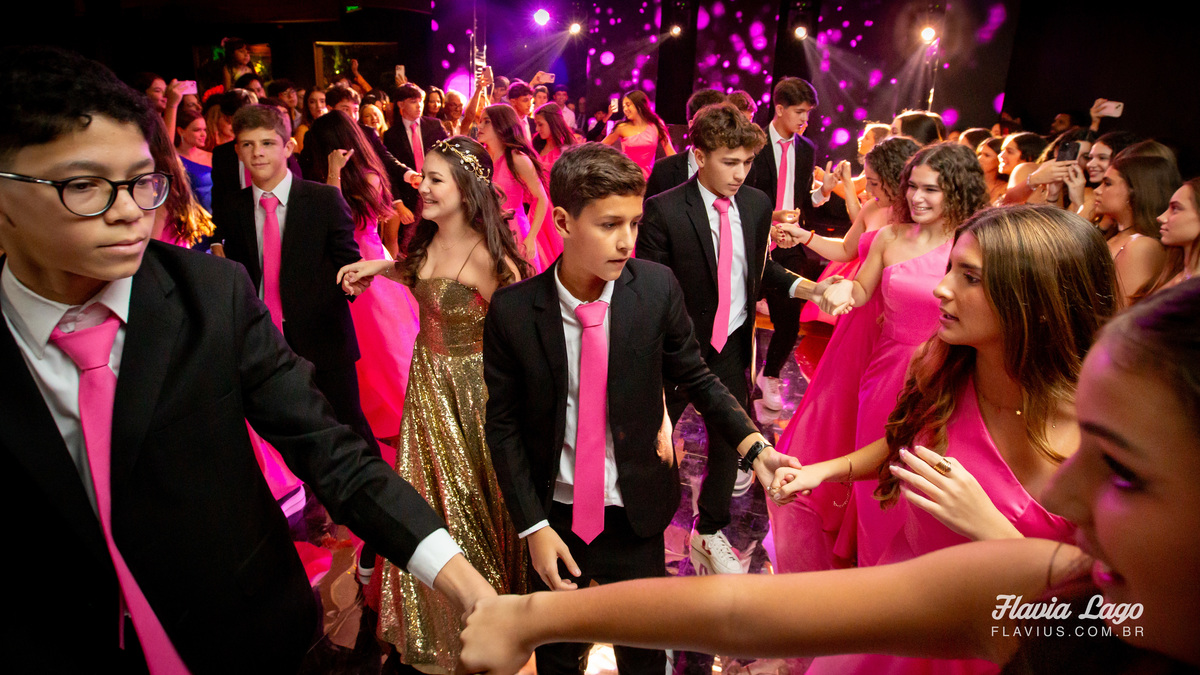 Fotografia de 15 anos no Rio de Janeiro RJ Flavia Lago Flavius XV Festa Spazio Itanhangá valsa pista de dança amigos dançando