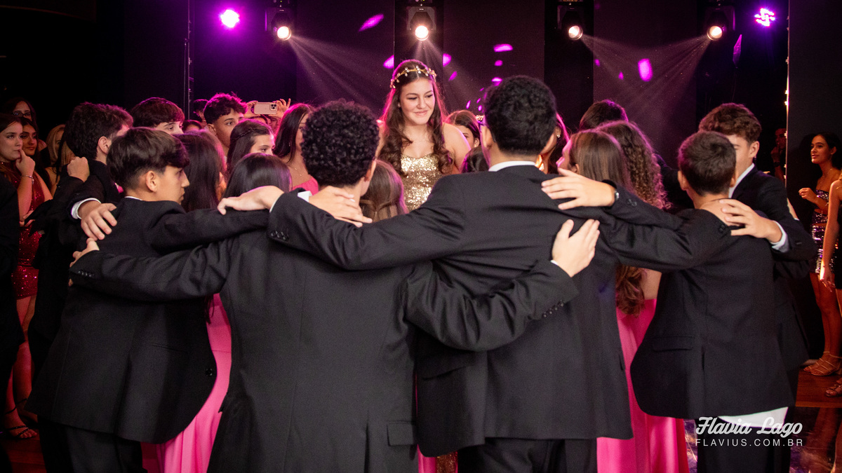 Fotografia de 15 anos no Rio de Janeiro RJ Flavia Lago Flavius XV Festa Spazio Itanhangá valsa pista de dança amigos dançando