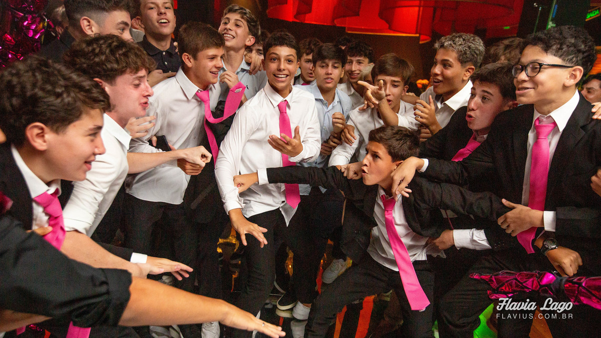 Fotografia de 15 anos no Rio de Janeiro RJ Flavia Lago Flavius XV Festa Spazio Itanhangá pista de dança com amigos convidados