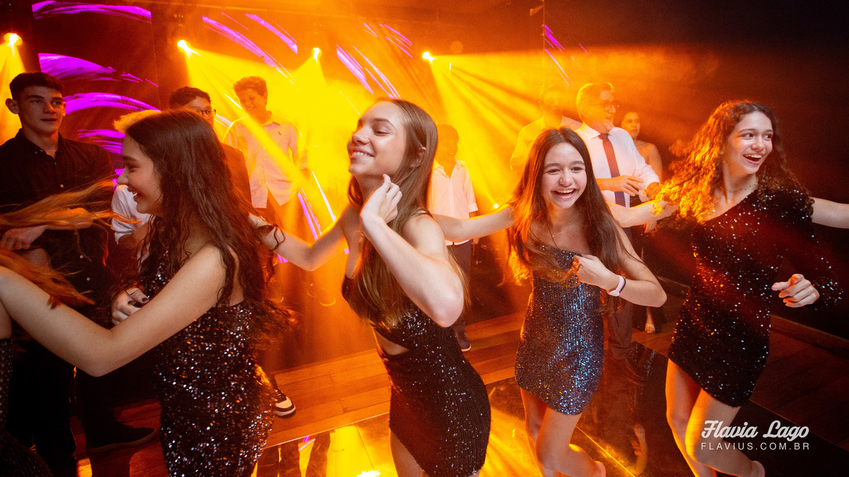 Fotografia de 15 anos no Rio de Janeiro RJ Flavia Lago Flavius XV Festa Spazio Itanhangá pista de dança com amigos convidados