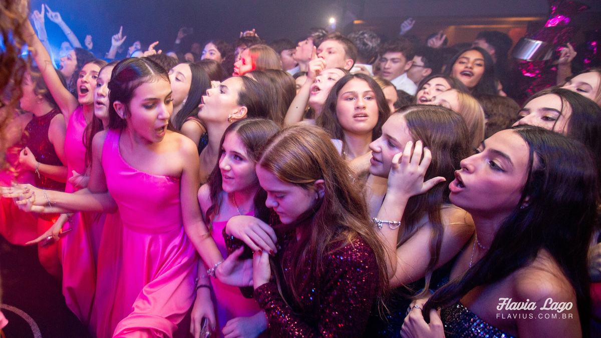 Fotografia de 15 anos no Rio de Janeiro RJ Flavia Lago Flavius XV Festa Spazio Itanhangá pista de dança com amigos convidados