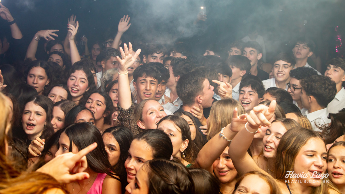 Fotografia de 15 anos no Rio de Janeiro RJ Flavia Lago Flavius XV Festa Spazio Itanhangá pista de dança com amigos convidados