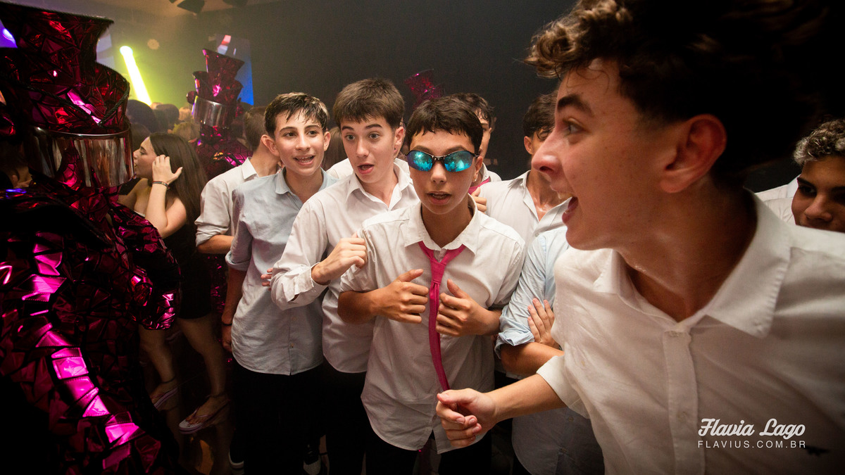 Fotografia de 15 anos no Rio de Janeiro RJ Flavia Lago Flavius XV Festa Spazio Itanhangá pista de dança com amigos convidados