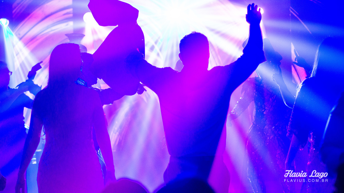 Fotografia de 15 anos no Rio de Janeiro RJ Flavia Lago Flavius XV Festa Spazio Itanhangá pista de dança com amigos convidados