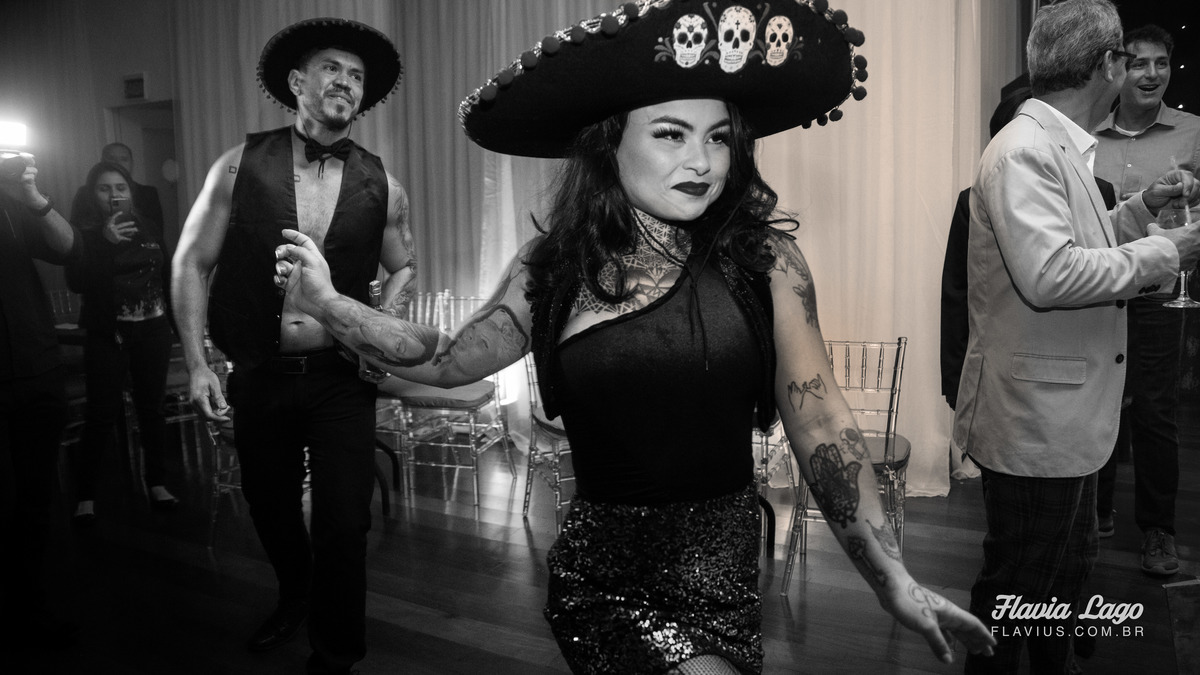 Fotografia de 18 anos no Rio de Janeiro RJ Flavia Lago Flavius XVIII Festa Spazio Itanhangá debutante amigas amigos e convidados bar bebidas shot open bar tequileiros