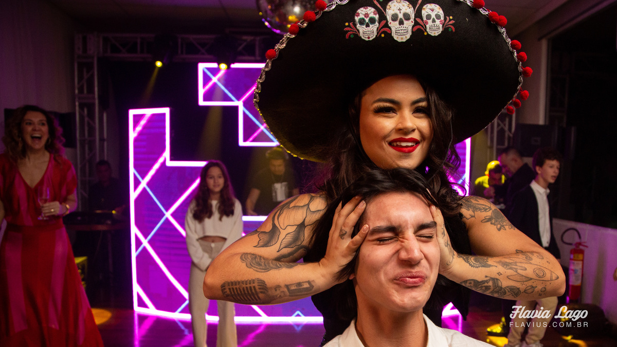 Fotografia de 18 anos no Rio de Janeiro RJ Flavia Lago Flavius XVIII Festa Spazio Itanhangá debutante amigas amigos e convidados bar bebidas shot open bar tequileiros