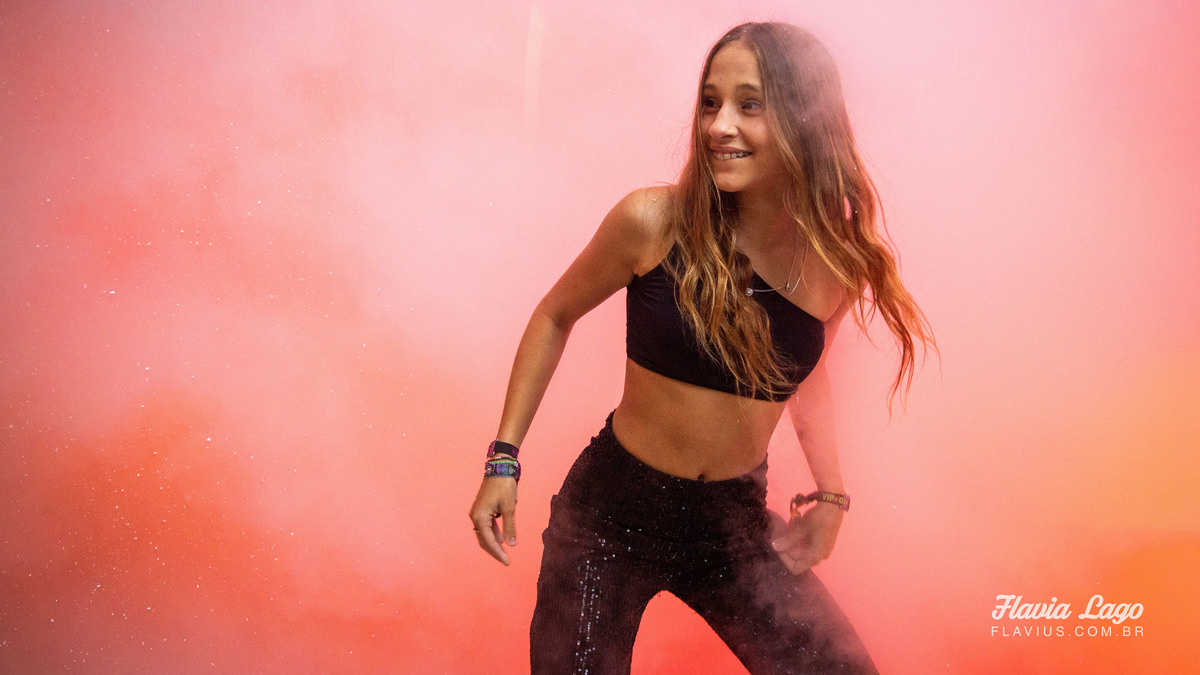 Fotografia de 18 anos no Rio de Janeiro RJ Flavia Lago Flavius XVIII Festa Spazio Itanhangá debutante amigas amigos e convidados fumaça