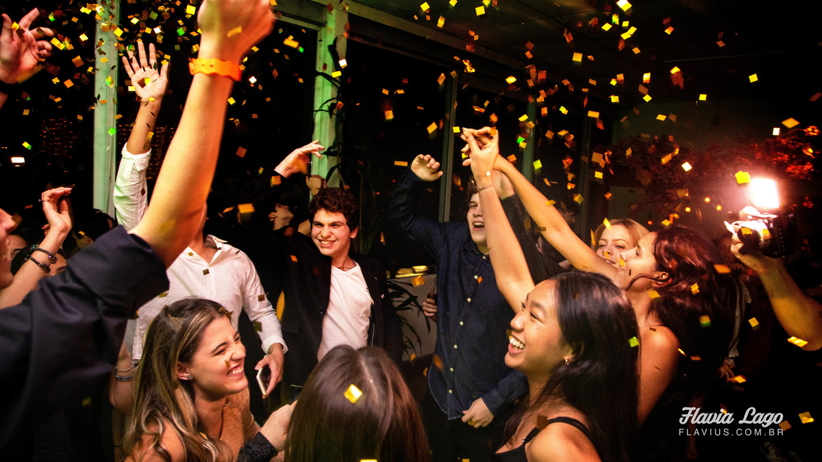 Fotografia de 18 anos no Rio de Janeiro RJ Flavia Lago Flavius XVIII Festa Spazio Itanhangá debutante amigas amigos e convidados luzes pista