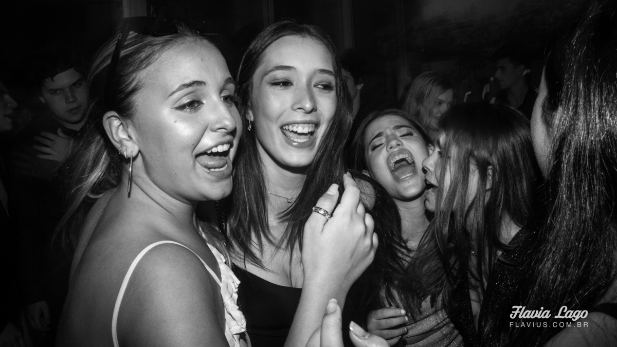 Fotografia de 18 anos no Rio de Janeiro RJ Flavia Lago Flavius XVIII Festa Spazio Itanhangá debutante amigas amigos e convidados luzes pista