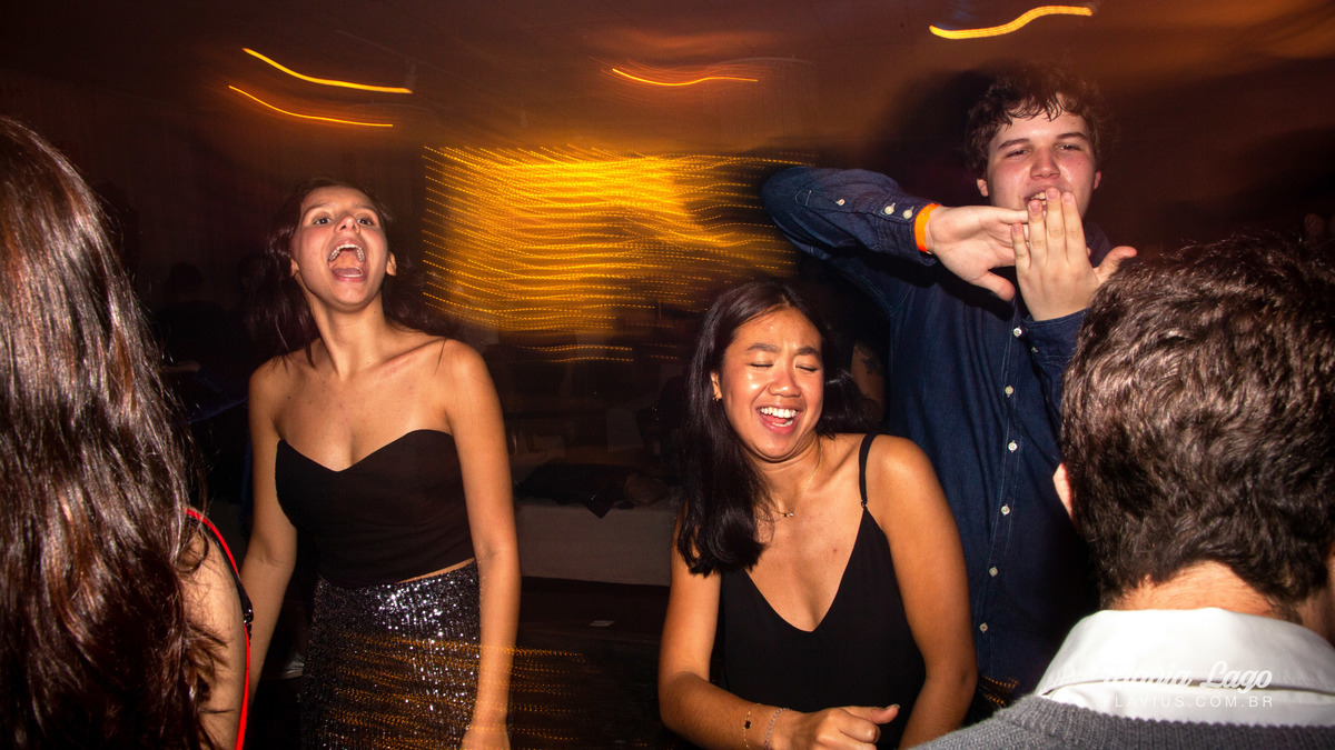 Fotografia de 18 anos no Rio de Janeiro RJ Flavia Lago Flavius XVIII Festa Spazio Itanhangá debutante amigas amigos e convidados luzes pista