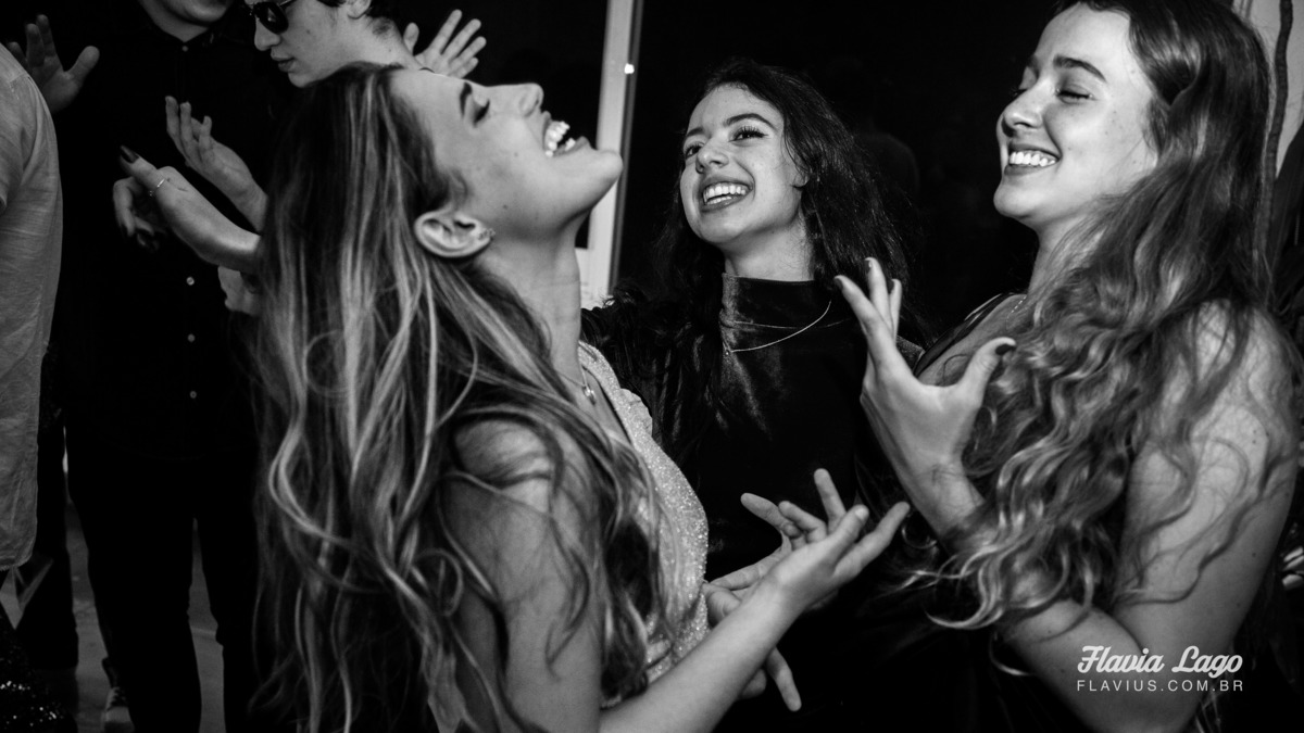 Fotografia de 18 anos no Rio de Janeiro RJ Flavia Lago Flavius XVIII Festa Spazio Itanhangá debutante amigas amigos e convidados luzes pista