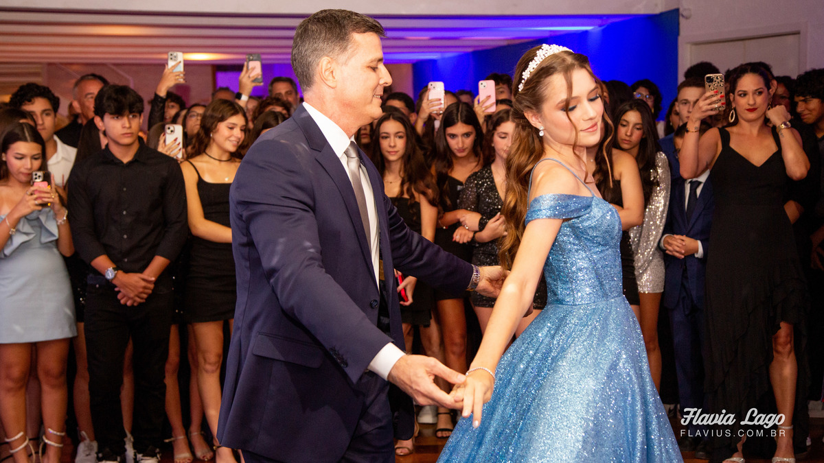 Fotografia de 15 anos no Rio de Janeiro RJ Flavia Lago Flavius XV Festa Spazio Itanhangá valsa pai pista fotos de quinze anos