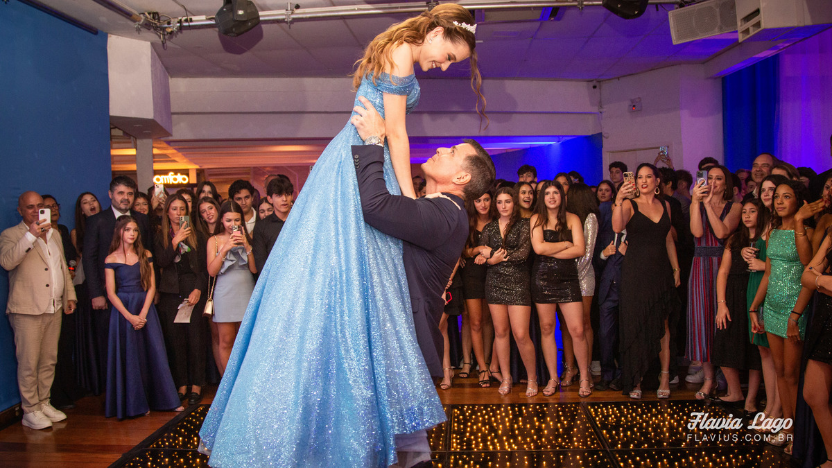 Fotografia de 15 anos no Rio de Janeiro RJ Flavia Lago Flavius XV Festa Spazio Itanhangá valsa pai pista fotos de quinze anos