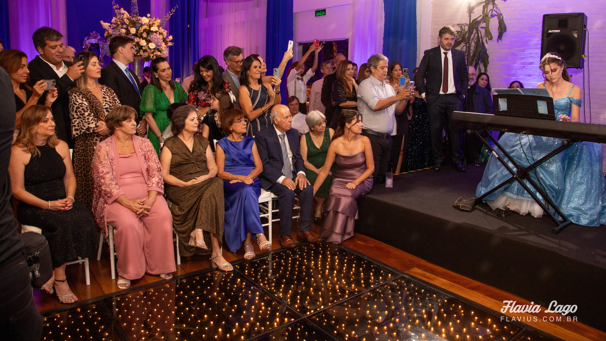 Fotografia de 15 anos no Rio de Janeiro RJ Flavia Lago Flavius XV Festa Spazio Itanhangá valsa convidados pista fotos de quinze anos