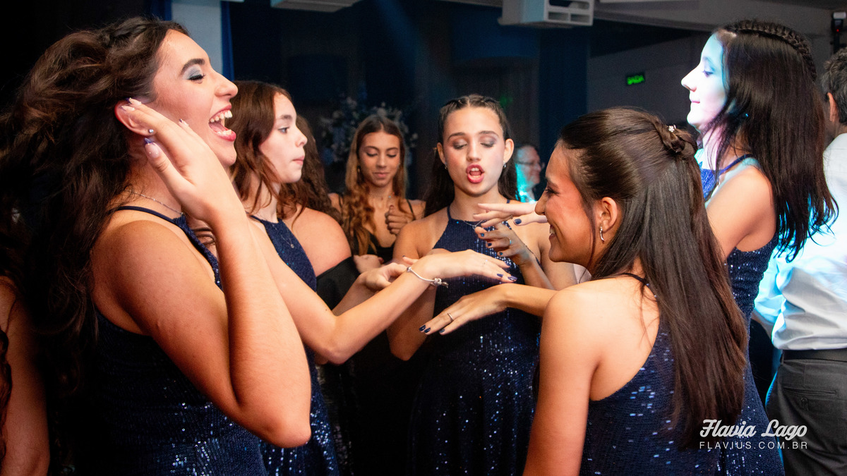 Fotografia de 15 anos no Rio de Janeiro RJ Flavia Lago Flavius XV Festa Spazio Itanhangá amigas pista amigos dança fotos de quinze anos