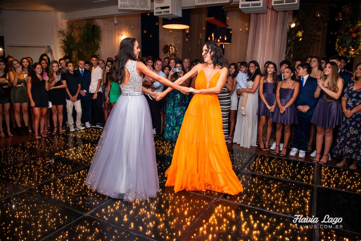 Fotografia de 15 anos no Rio de Janeiro RJ Flavia Lago Flavius XV Festa Spazio Itanhangá valsa com mãe