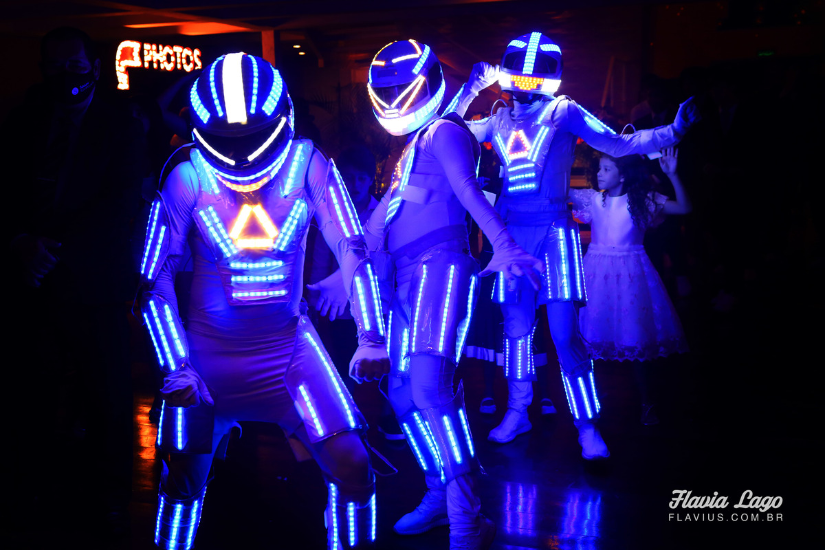Fotografia de 15 anos no Rio de Janeiro RJ Flavia Lago Flavius XV Festa Spazio Itanhangá pista de dança robô led amigos e convidados