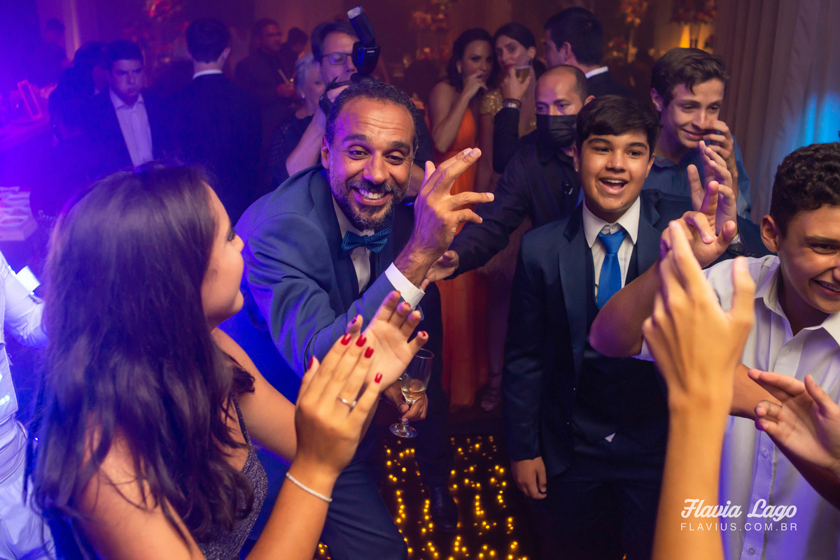 Fotografia de 15 anos no Rio de Janeiro RJ Flavia Lago Flavius XV Festa Spazio Itanhangá pista de dança com amigos e convidados