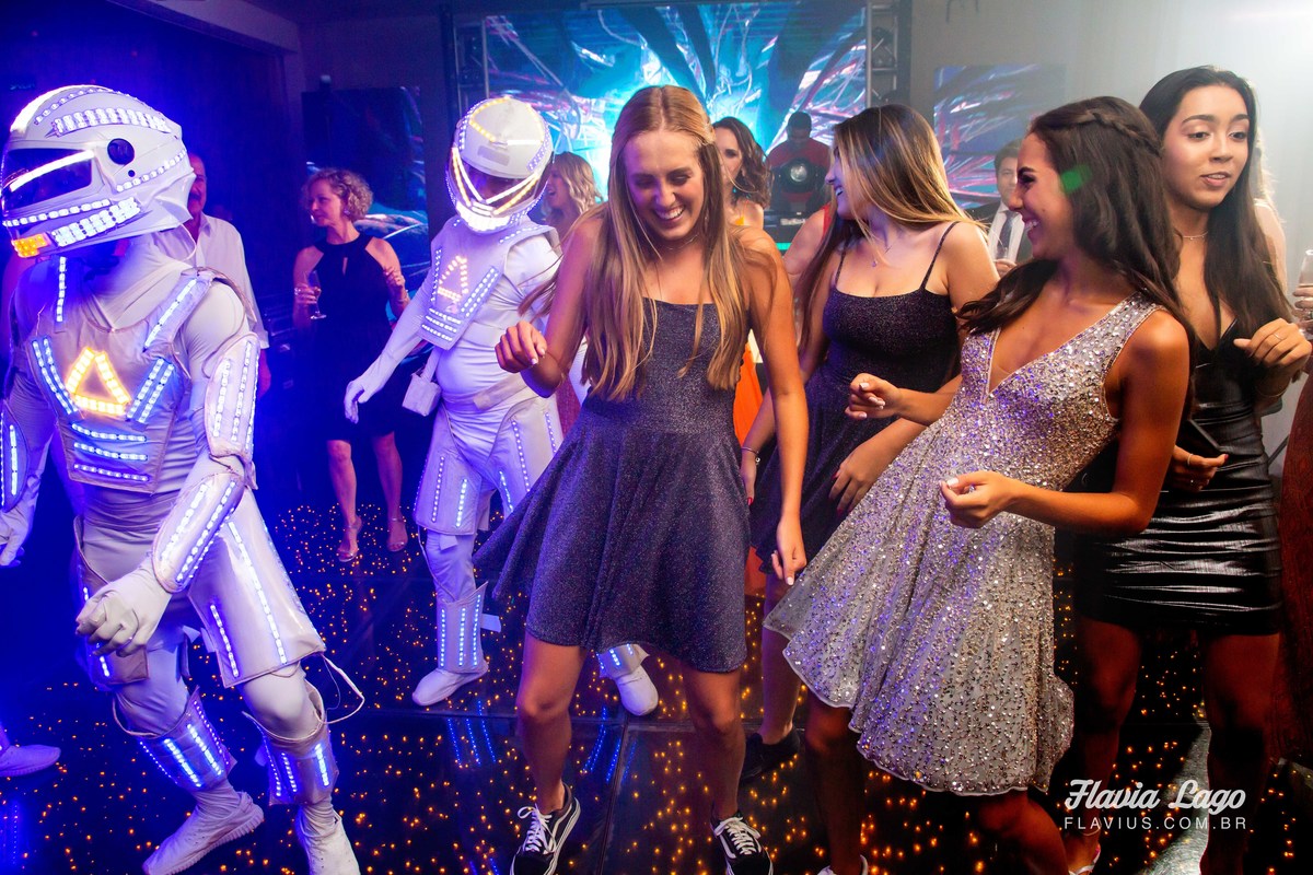 Fotografia de 15 anos no Rio de Janeiro RJ Flavia Lago Flavius XV Festa Spazio Itanhangá pista de dança robô led amigos e convidados
