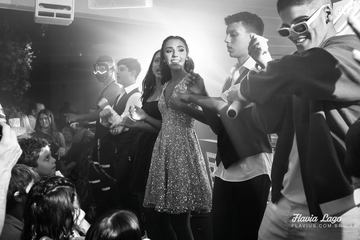 Fotografia de 15 anos no Rio de Janeiro RJ Flavia Lago Flavius XV Festa Spazio Itanhangá pista de dança com amigos e convidados show DJ Braga