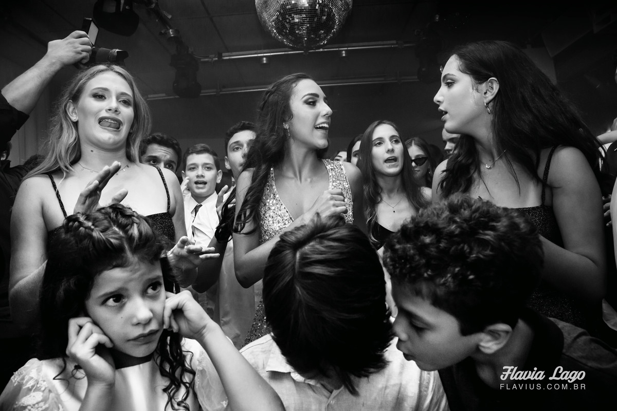 Fotografia de 15 anos no Rio de Janeiro RJ Flavia Lago Flavius XV Festa Spazio Itanhangá pista de dança com amigos e convidados
