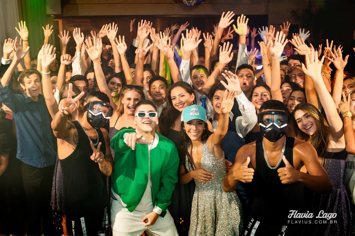 Fotografia de 15 anos no Rio de Janeiro RJ Flavia Lago Flavius XV Festa Spazio Itanhangá pista de dança com amigos e convidados show DJ Braga