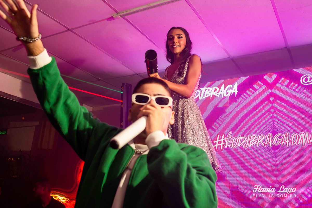 Fotografia de 15 anos no Rio de Janeiro RJ Flavia Lago Flavius XV Festa Spazio Itanhangá pista de dança com amigos e convidados show DJ Braga