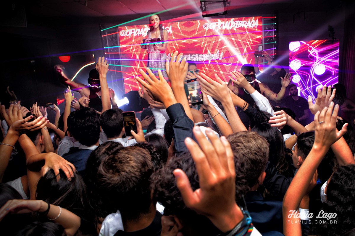 Fotografia de 15 anos no Rio de Janeiro RJ Flavia Lago Flavius XV Festa Spazio Itanhangá pista de dança com amigos e convidados show DJ Braga