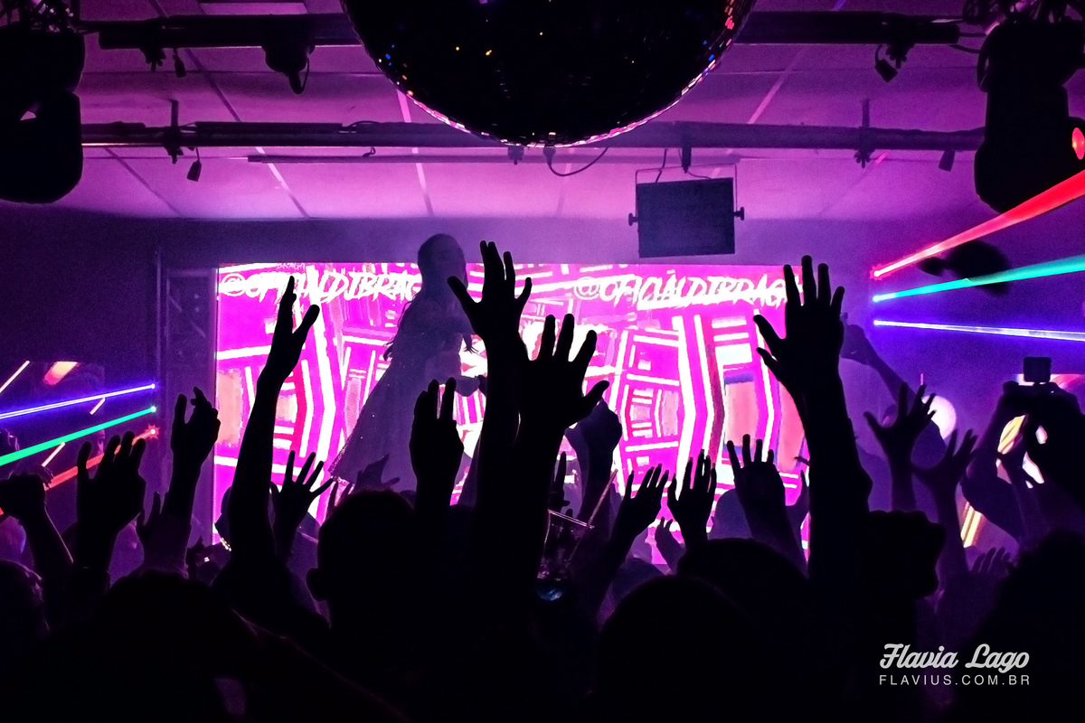 Fotografia de 15 anos no Rio de Janeiro RJ Flavia Lago Flavius XV Festa Spazio Itanhangá pista de dança com amigos e convidados